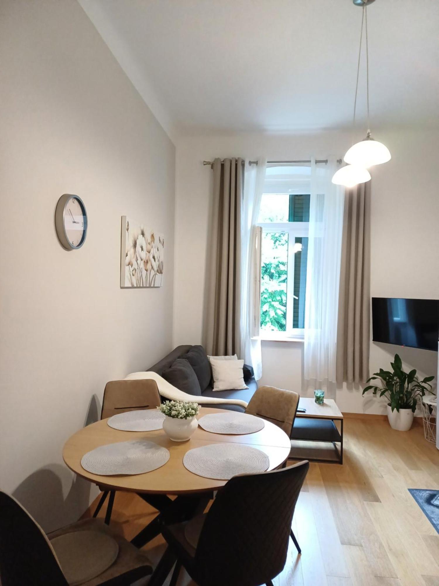Apartment Zdenka - 100 M From The Beach أوباتيا المظهر الخارجي الصورة